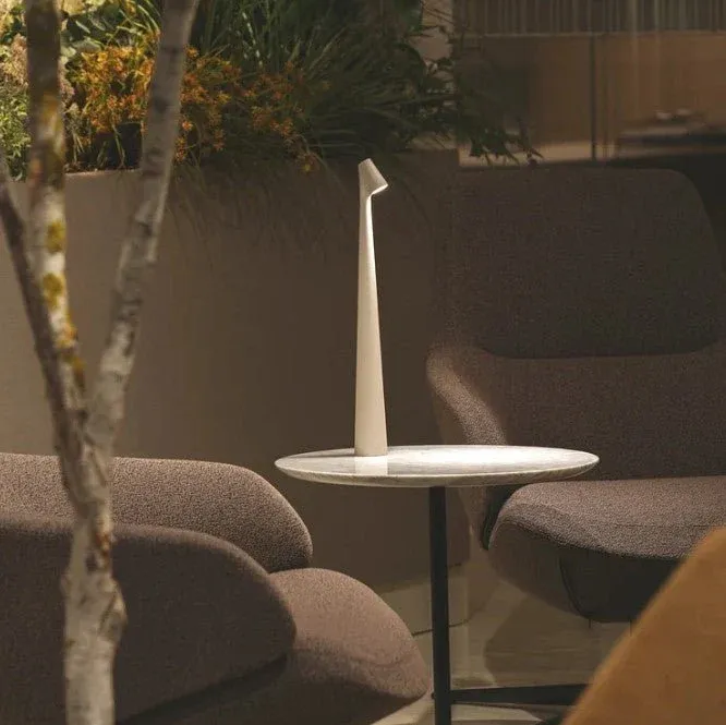 aurelia-lampe-led-raffinement-durable-et-lumiere-ajustable-desk-lamps-lumique_fr-noir-35-cm-11.webp